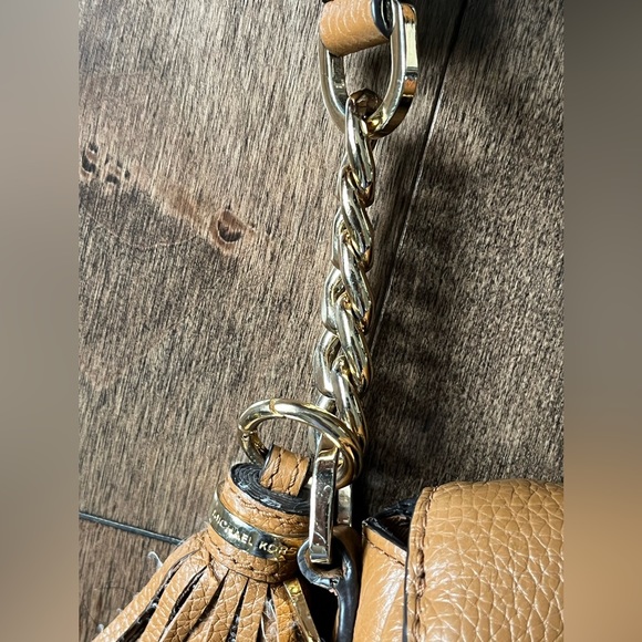MICHAEL KORS Bedford leather crossbody tan/Carmel leather w/GHW - Picture 9 of 12